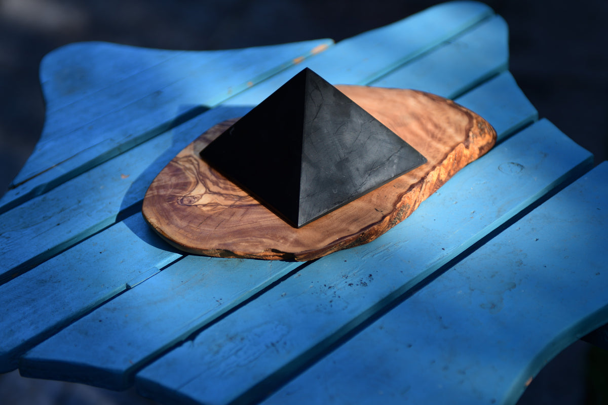 Grote Shungite Piramide! Anti-straling - Shungite Nederland Grote Shungite Piramide! Anti-straling - Shungite Nederland